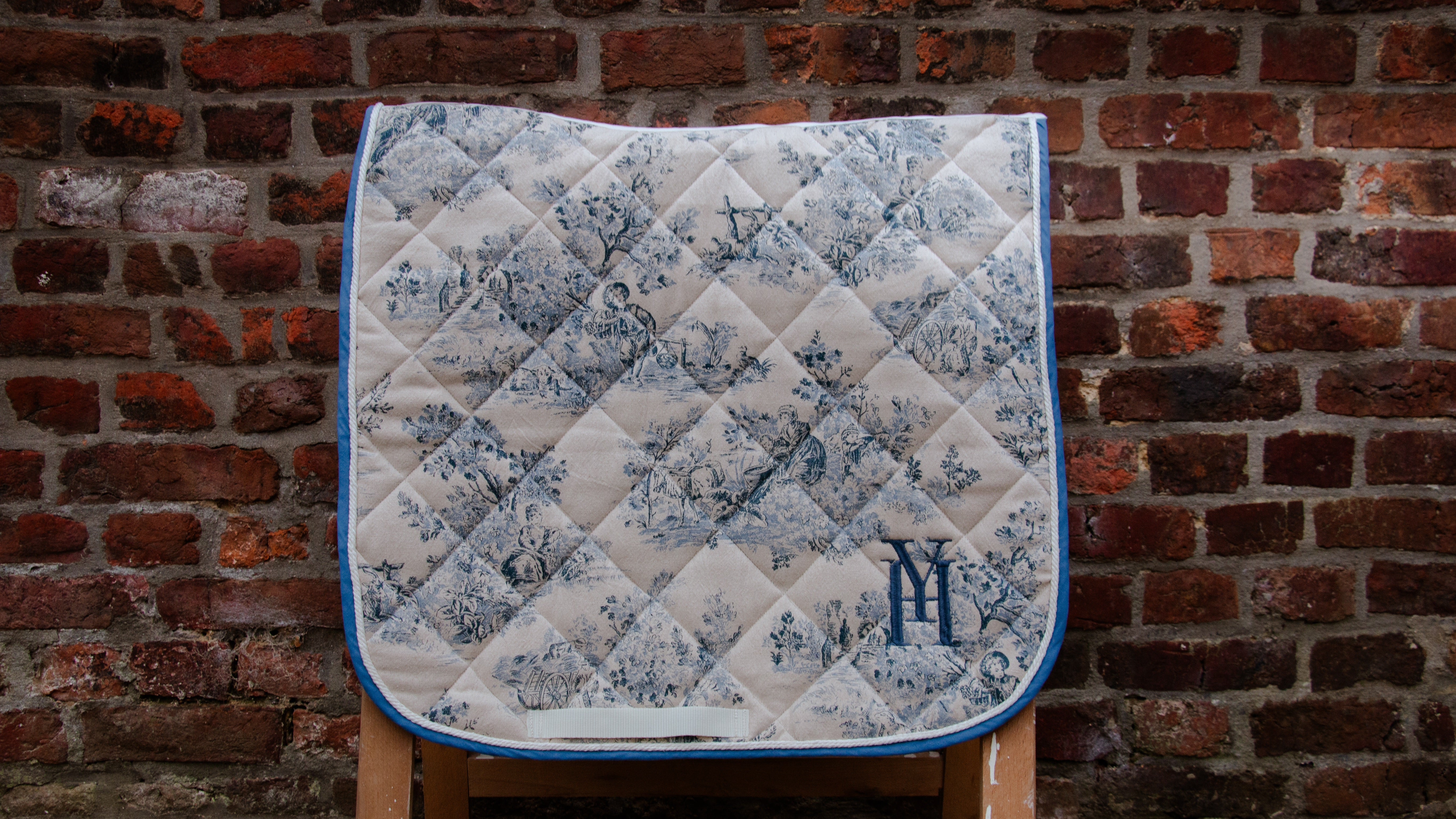 Tapis jouy bleu