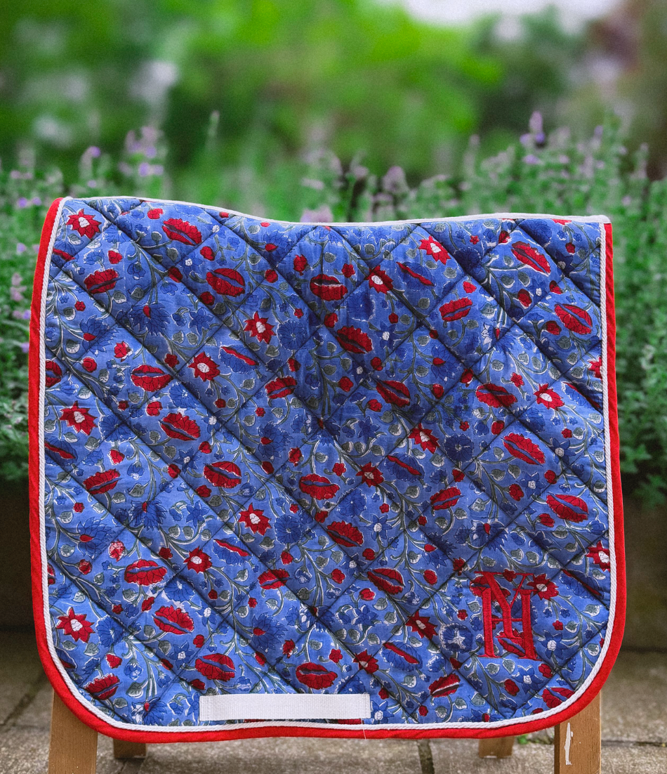 Tapis de selle fleurs rouges 7
