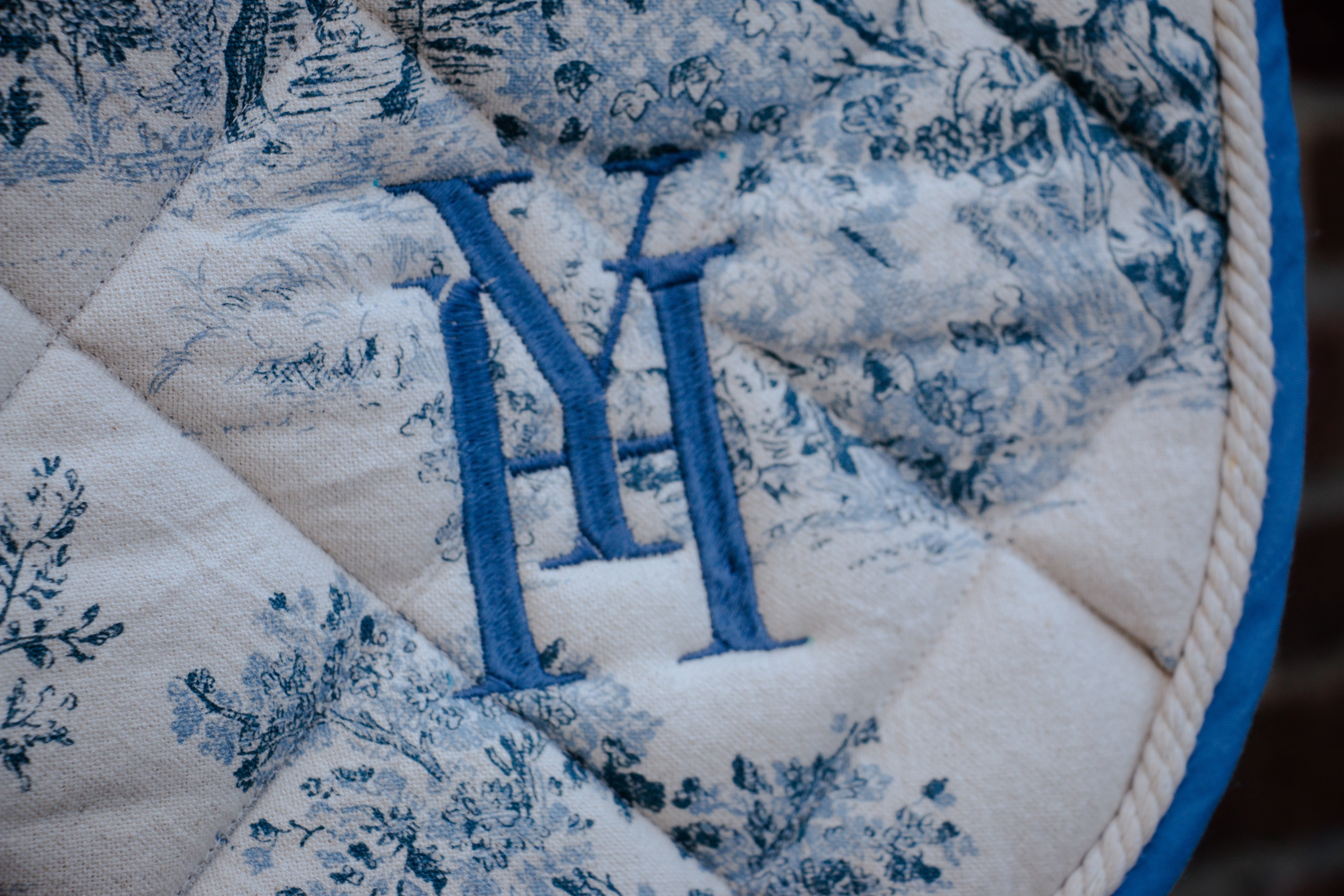 Tapis jouy bleu