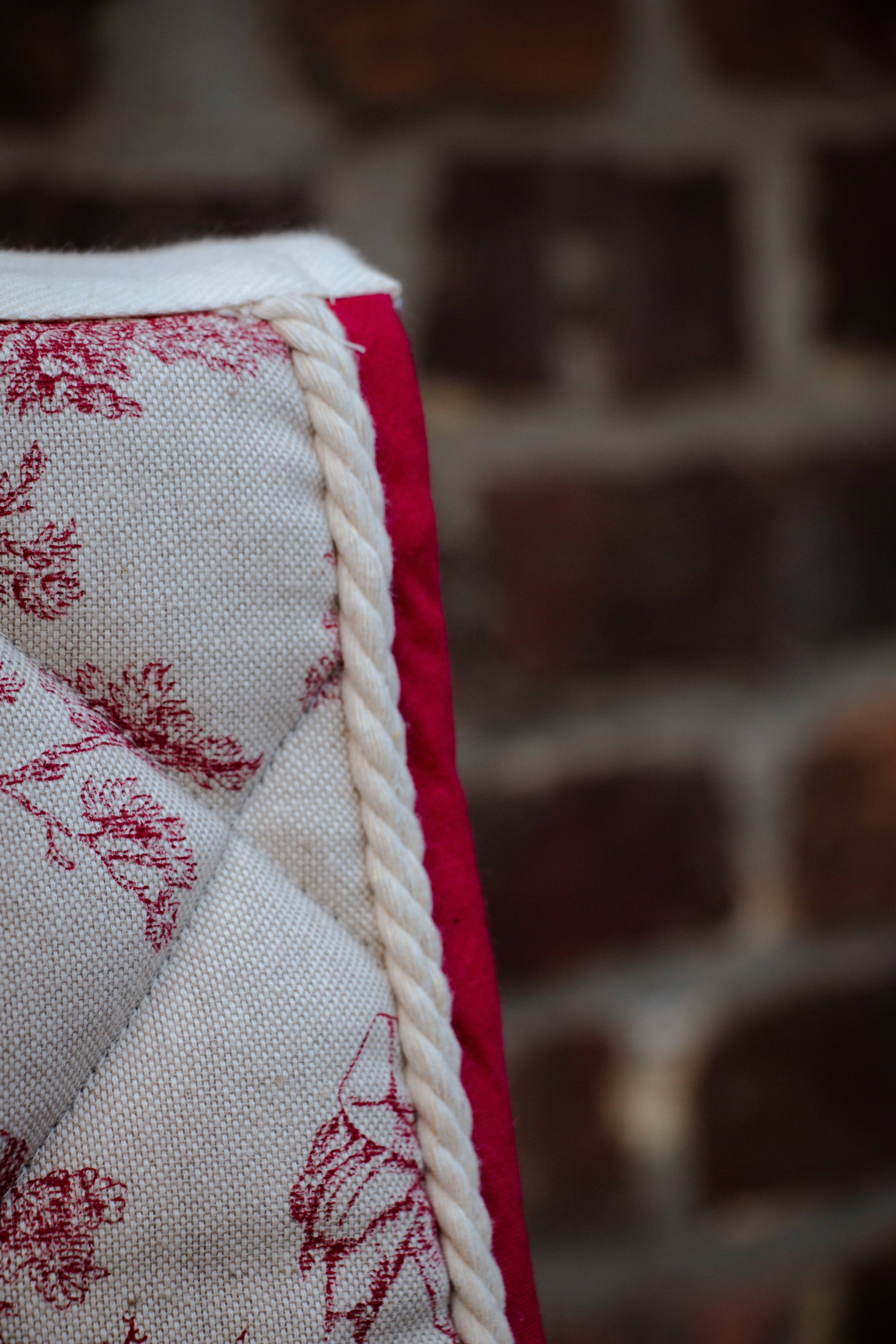 Tapis jouy rouge dressage