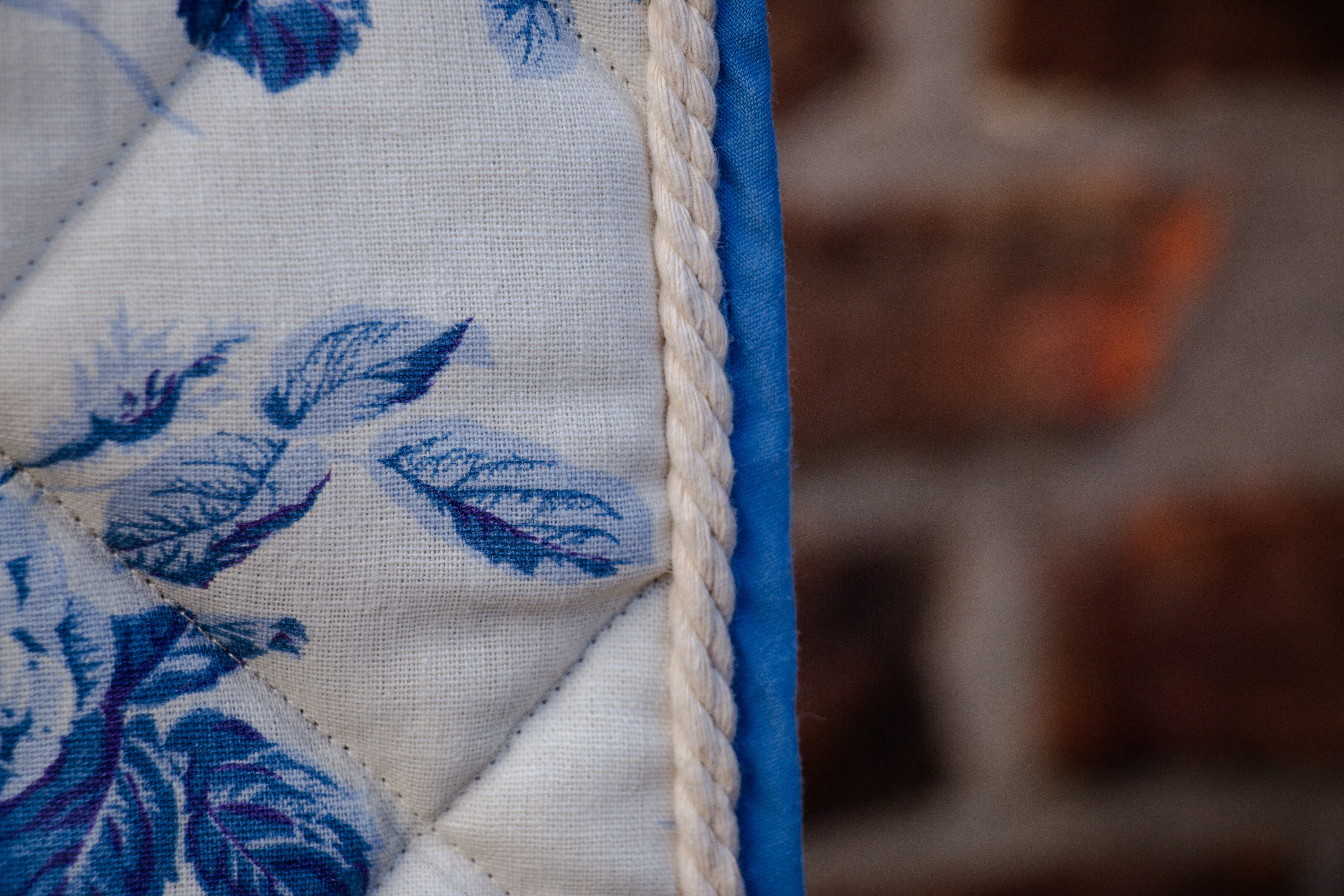 Tapis fleurs bleu