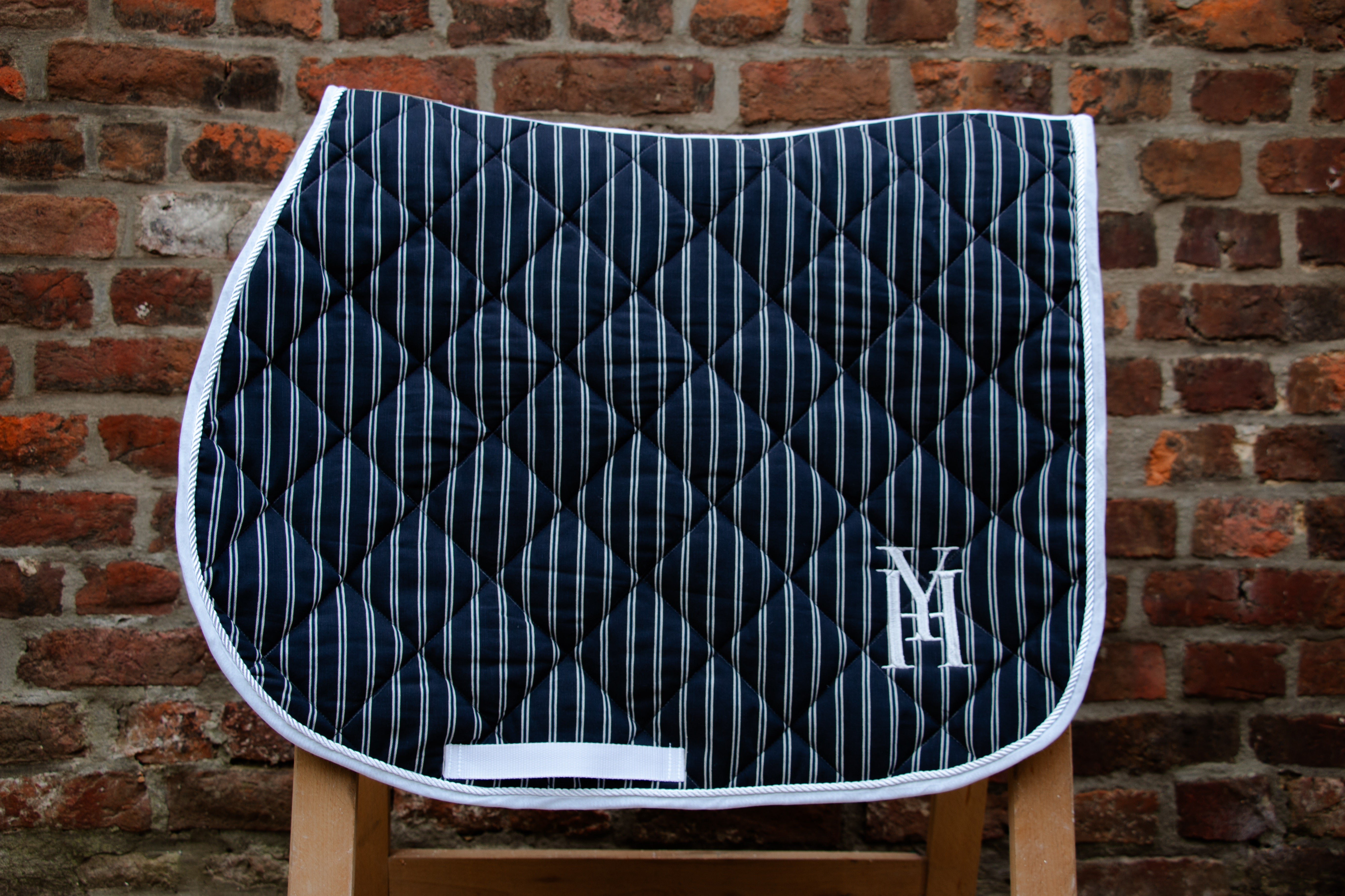 Tapis rayé marine