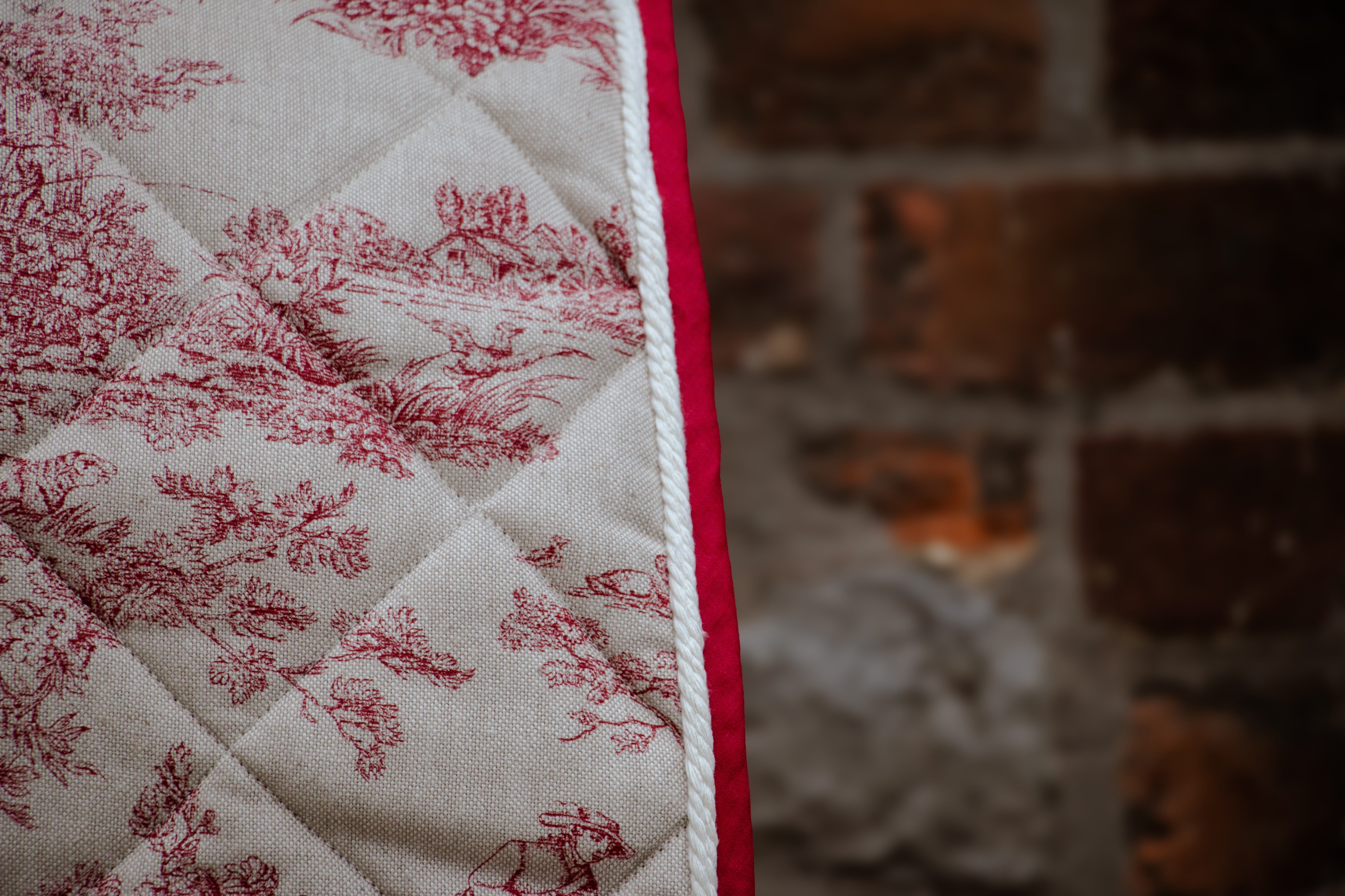 Tapis jouy rouge jumping