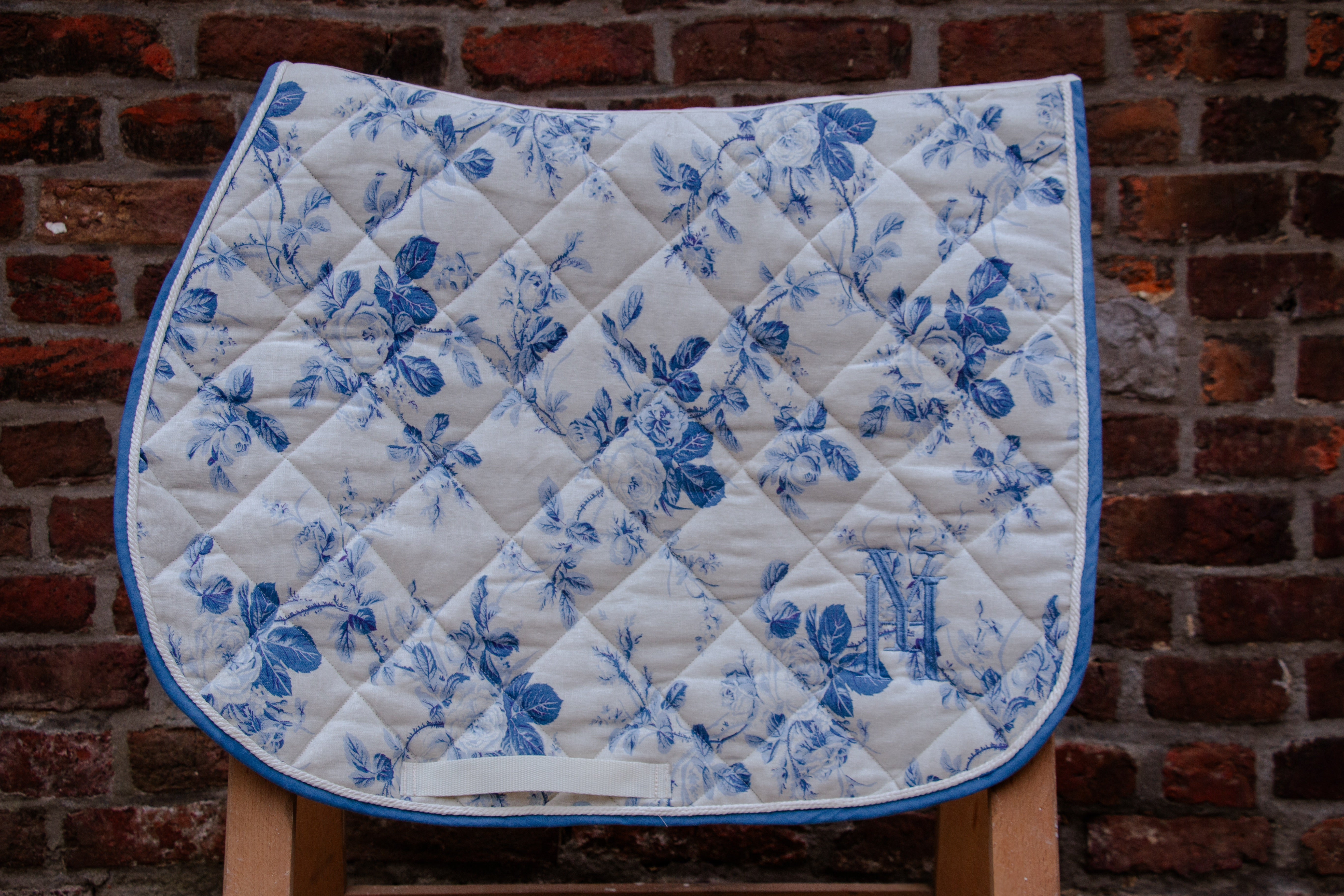 Tapis fleurs bleu