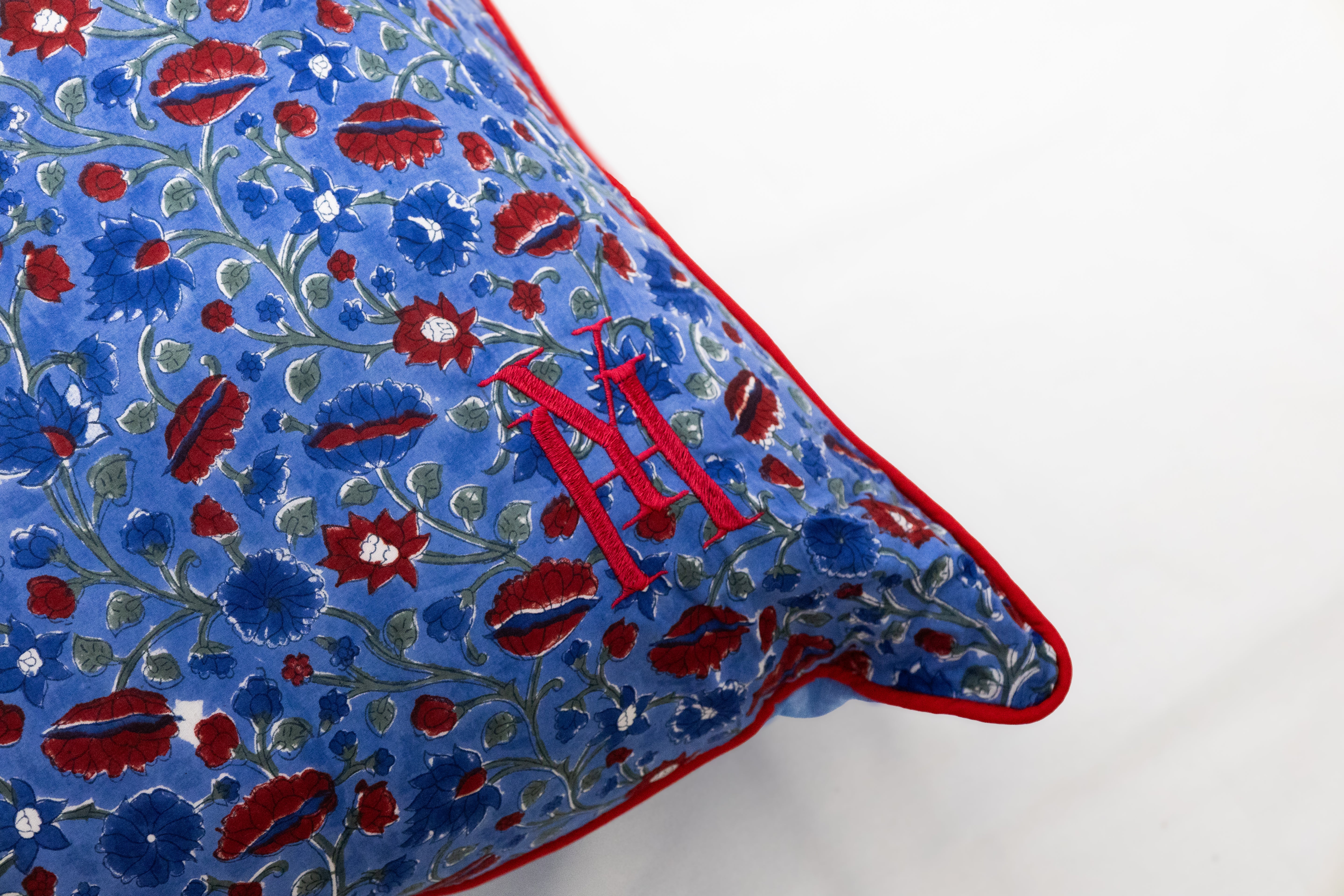 Coussin fleurs rouges 7