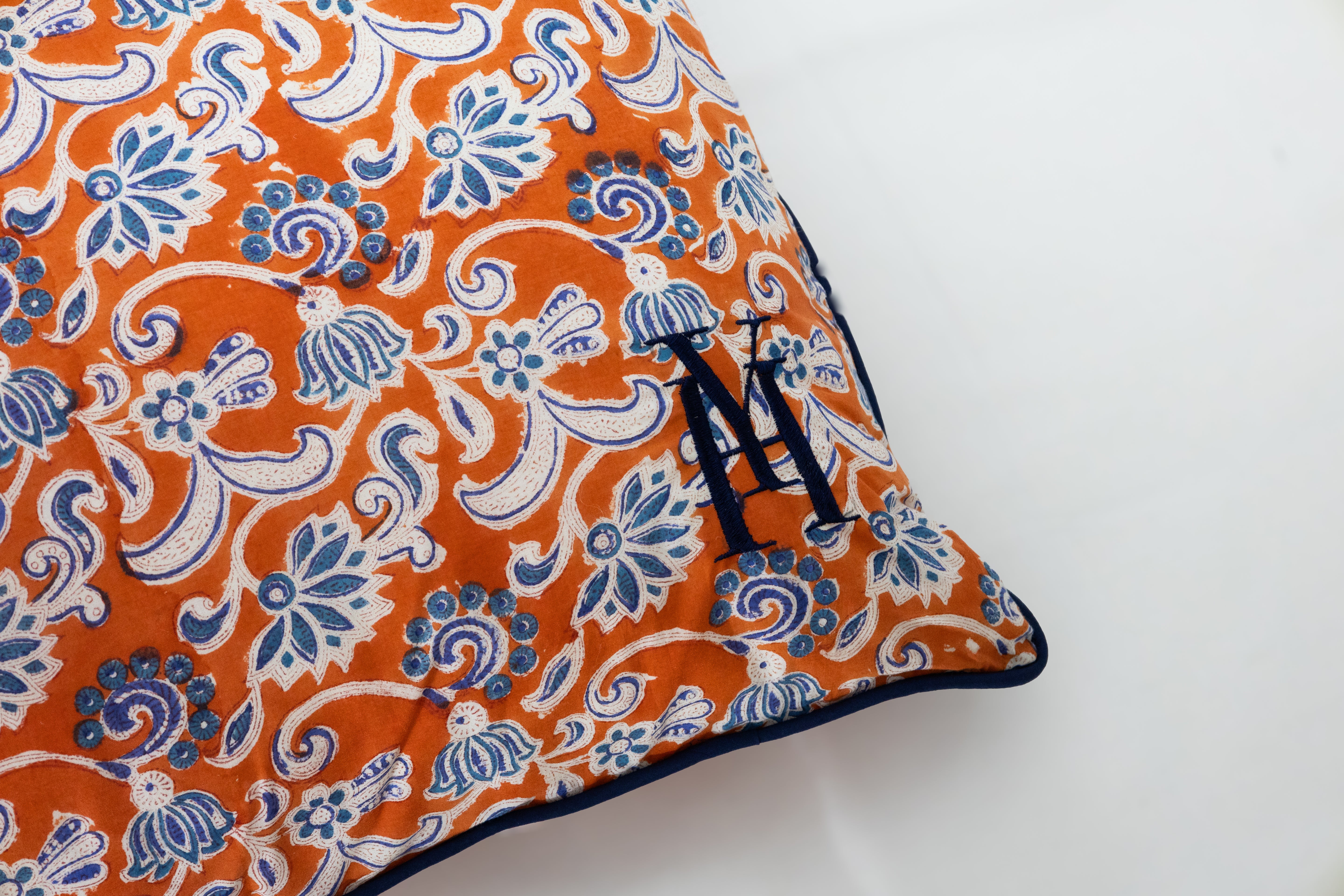 Coussin orange et marine 19