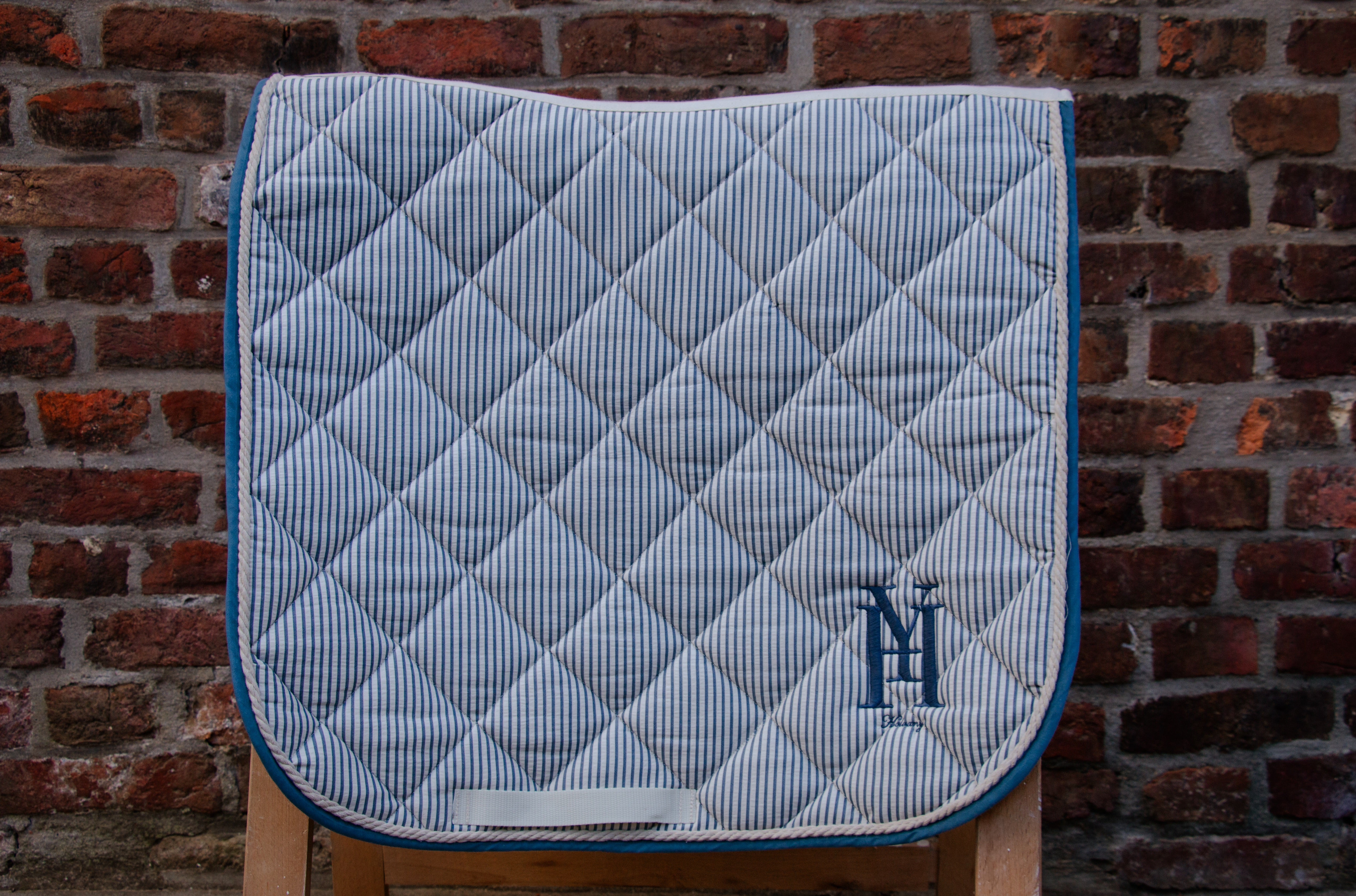 Tapis rayé bleu dressage - Coming Soon