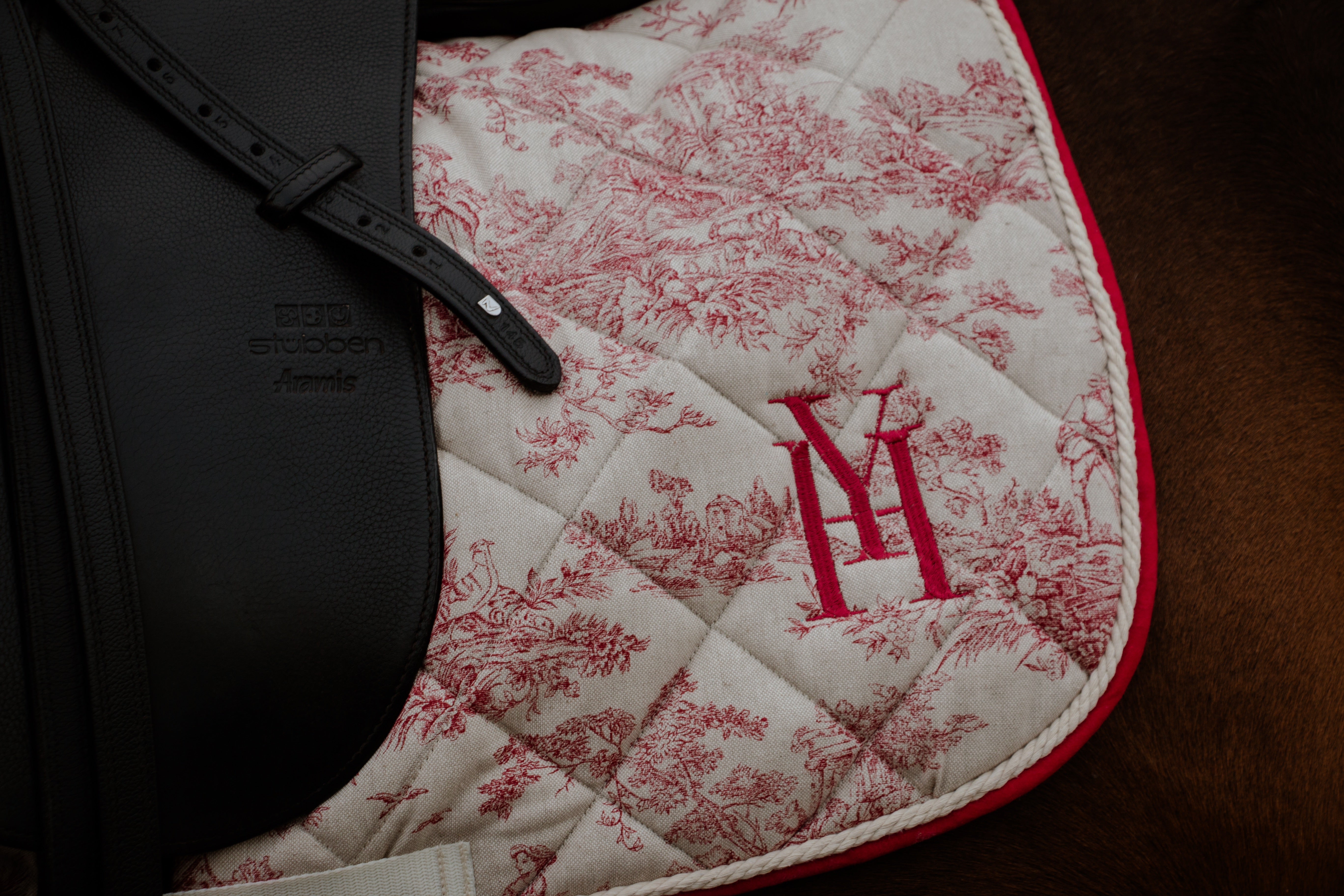 Tapis jouy rouge jumping