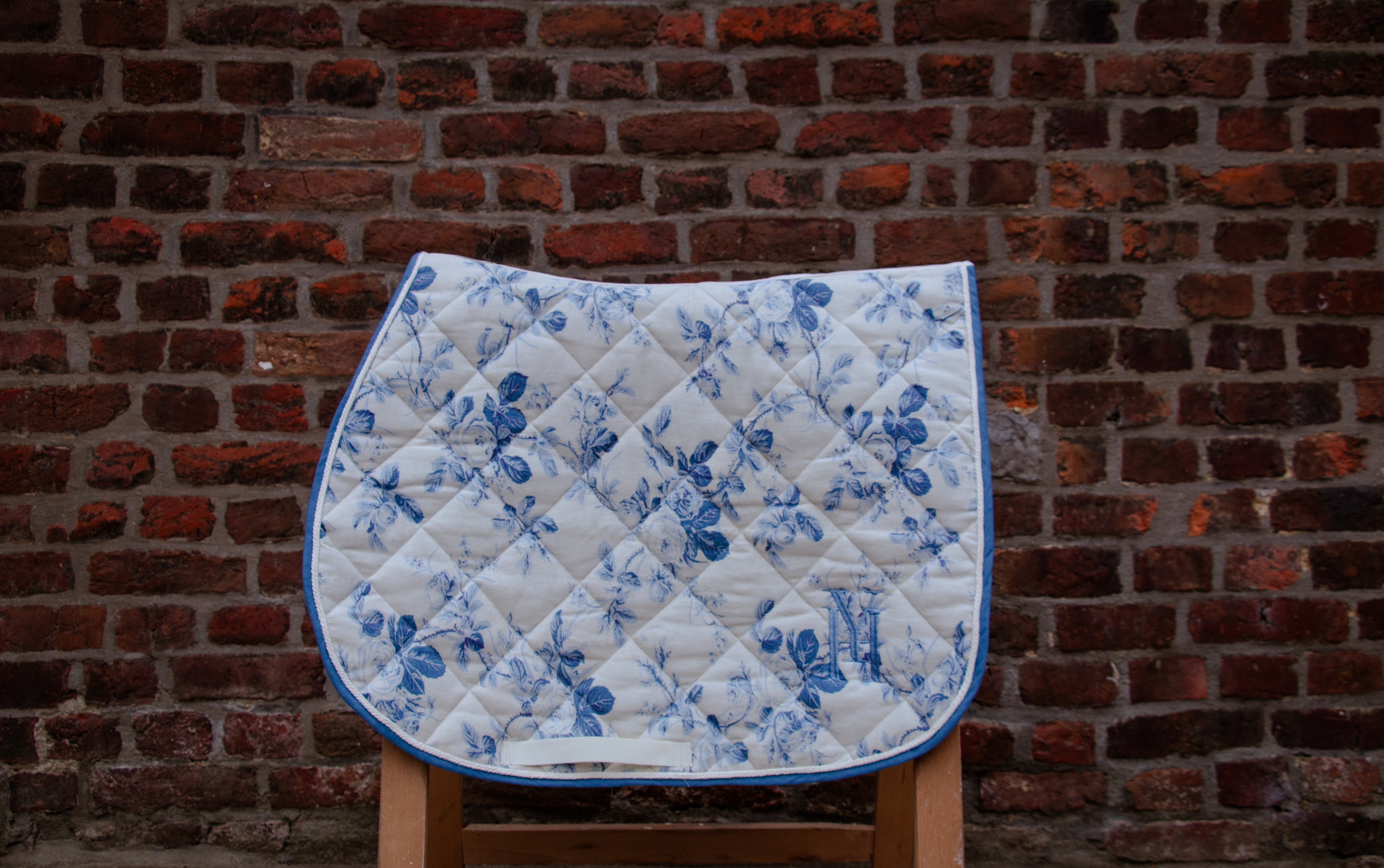 Tapis fleurs bleue jumping