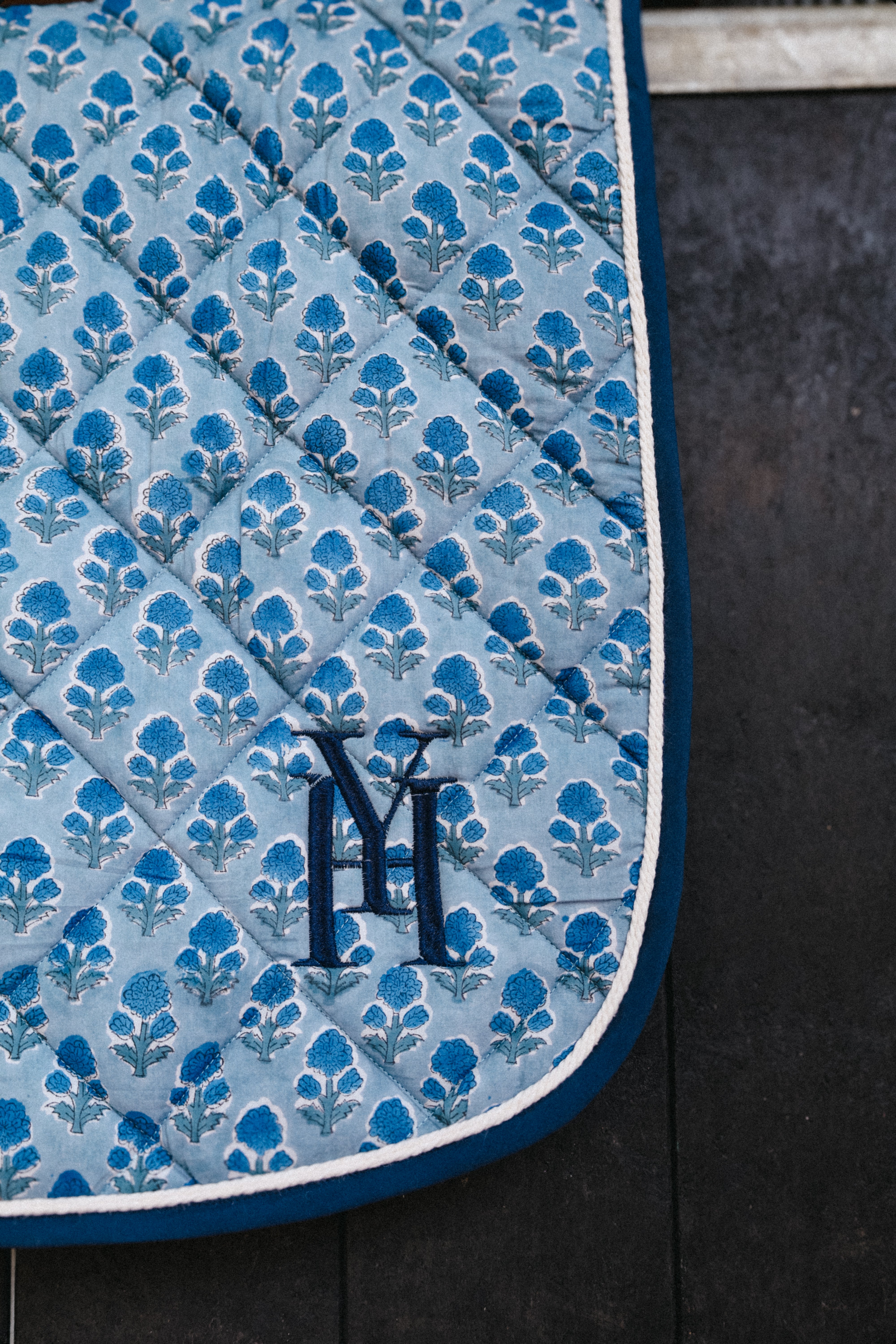 Tapis de selle fleurs bleu 39