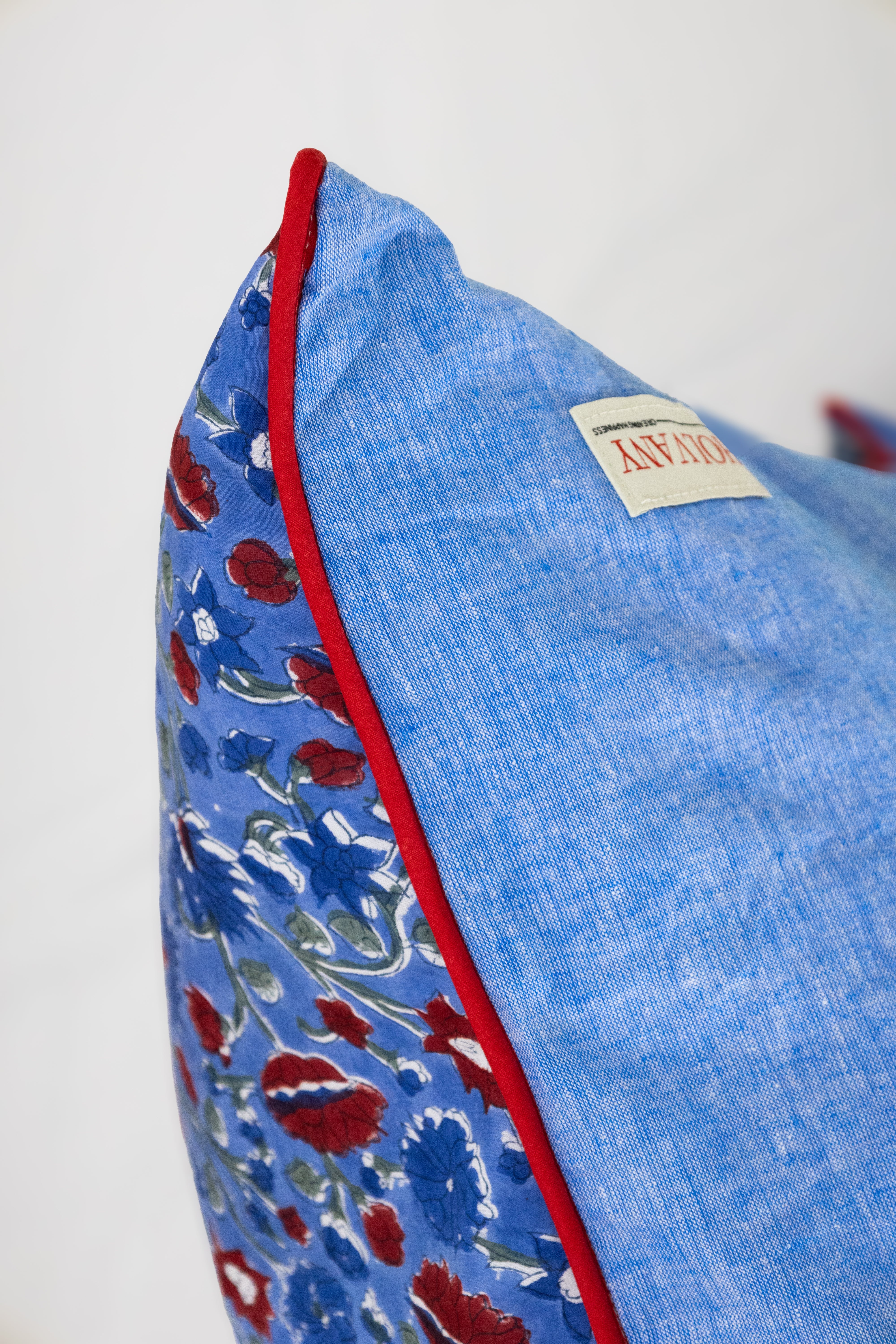 Coussin fleurs rouges 7