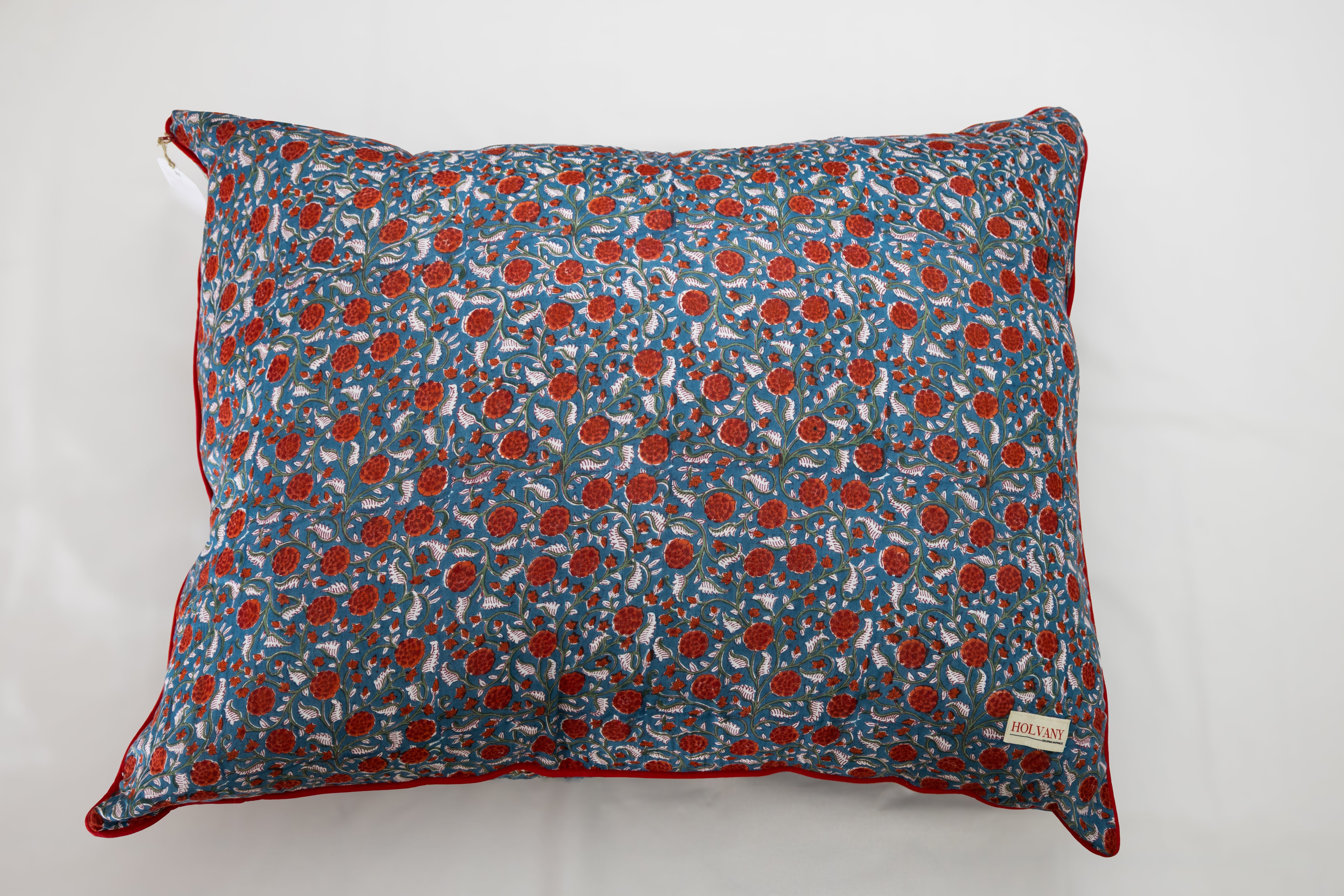 Coussin rouge et bleu 6