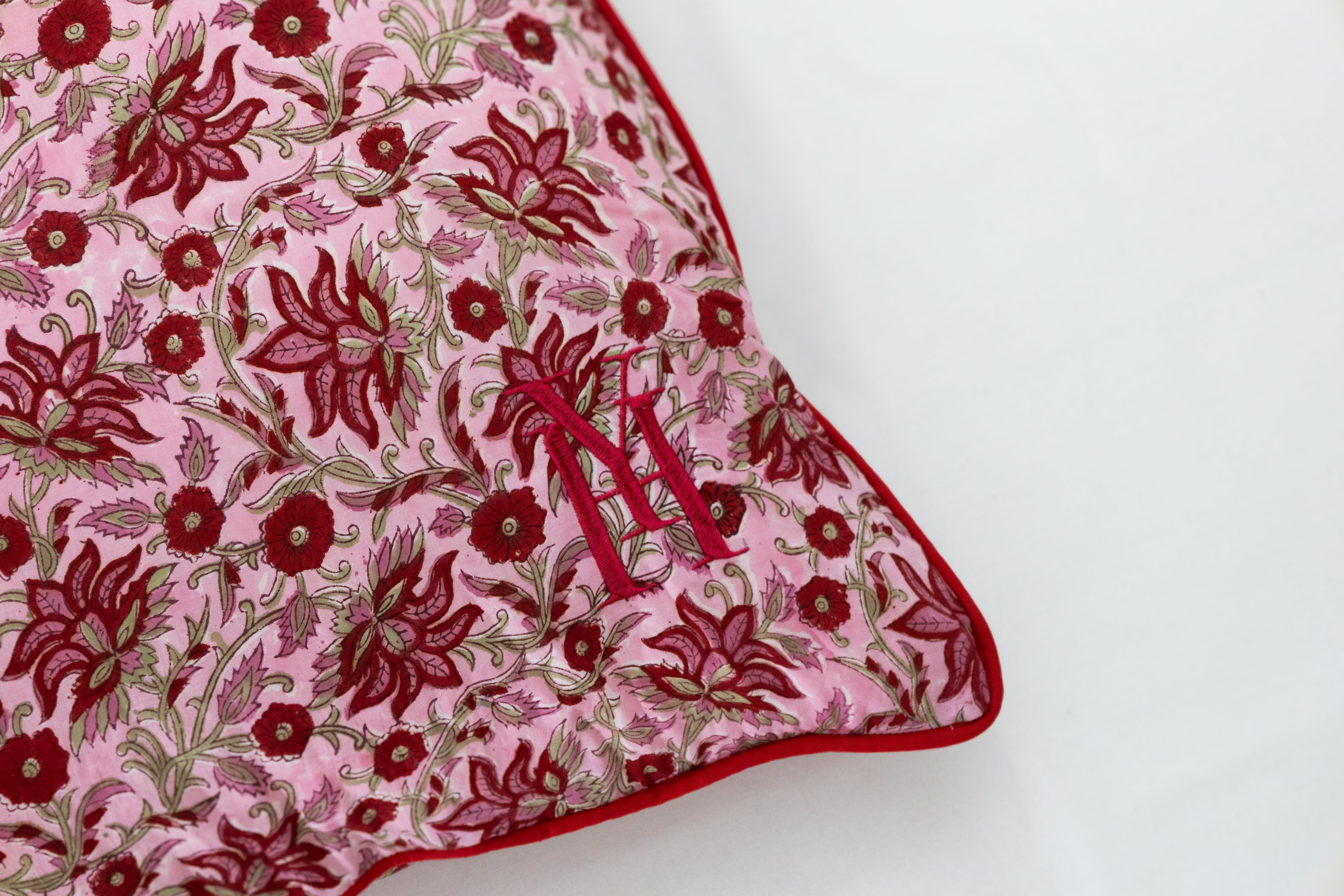 Coussin fleurs rose et rouge 1